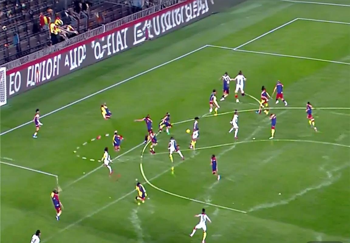 巴塞罗那VS比利亚雷亚尔：历史交锋回顾与战术对决前瞻(图4)